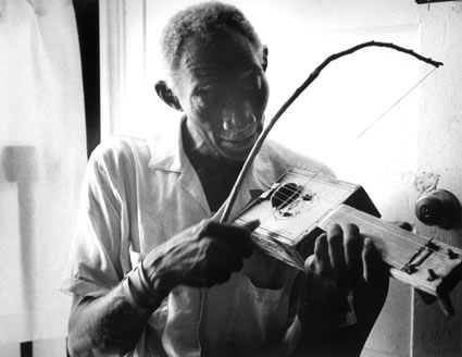 <b>Cigar-box fiddler, Scott Dunbar.</b> Wilkinson County, MS, July 1975.
